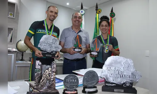 Prefeito reforça parceria com casal de ciclistas que representa Ivaiporã 