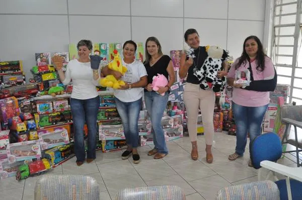 Jandaia do Sul adquire brinquedos para os CMEIs