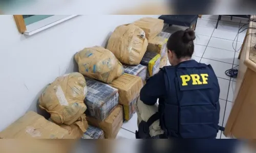 
							PRF recupera carro roubado e apreende 321 quilos de maconha em Cornélio Procópio
						
						