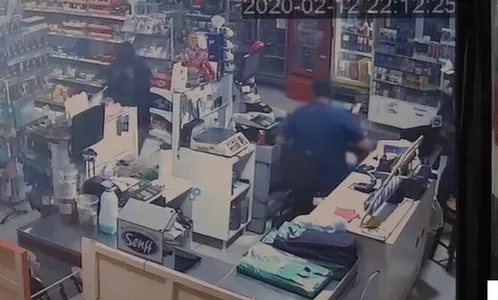 Dois homens assaltam mercado em Apucarana; assista ao vídeo