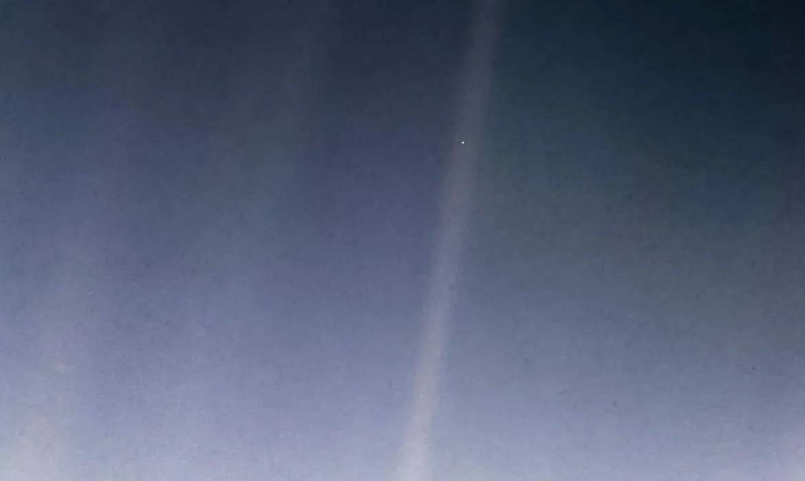 Foto histórica da Terra, Pálido Ponto Azul completa 30 anos