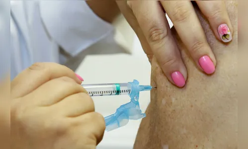 Vacinação tem foco em pessoas com idade entre 20 e 29 anos