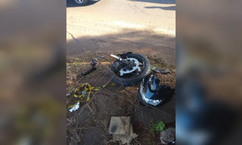 
							Moto é partida ao meio após acidente na Avenida Minas Gerais em Apucarana
						
						