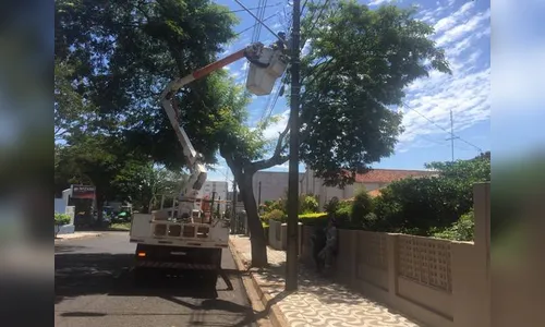 Jandaia do Sul alerta para serviço de troca de lâmpadas