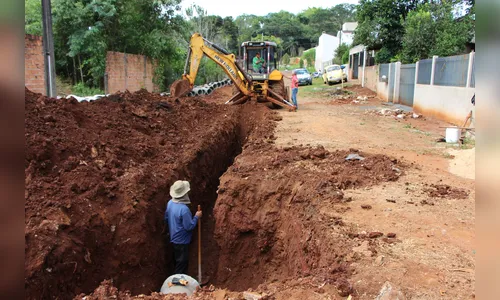 Prefeitura inicia galerias para asfaltar Jardim Alto da Glória