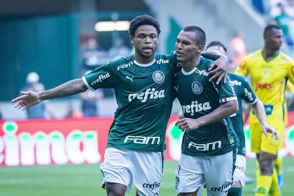 Palmeiras vira sobre o Mirassol e inaugura grama sintética com vitória por 3 a 1