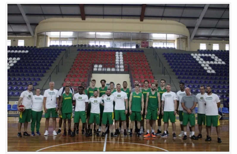 Seleção brasileira de basquete começa preparação para o jogo em São José dos Pinhais
