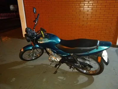 PM de Apucarana flagra adolescente empinando moto 