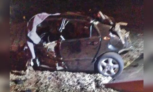 
							Duas pessoas ficam feridas em capotamento de veículo na PR 466
						
						