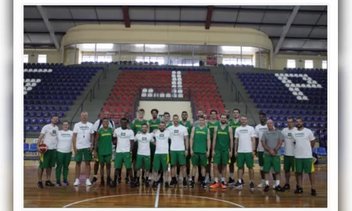 Seleção brasileira de basquete começa preparação para o jogo em São José dos Pinhais