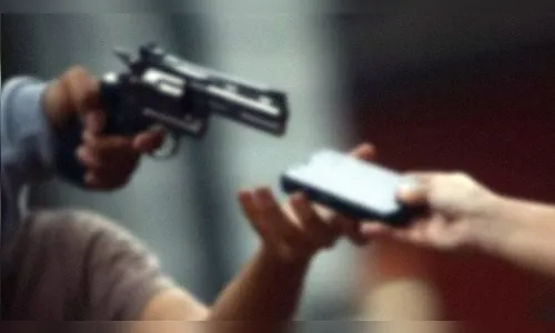 Jovem sofre assalto a mão armada no centro de Arapongas