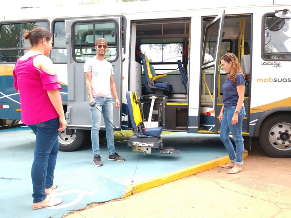 Marilândia do Sul conquista micro-ônibus adaptado