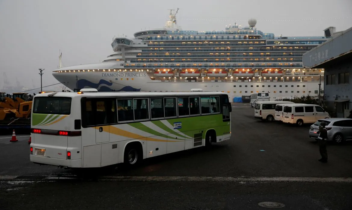 Passageiros de navio no Japão poderão desembarcar a partir de quarta-feira