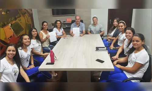 Alunas do Colégio Barbosa Ferraz solicitam apoio à Prefeitura de Ivaiporã para implantar curso de Pedagogia no Campus da UEM