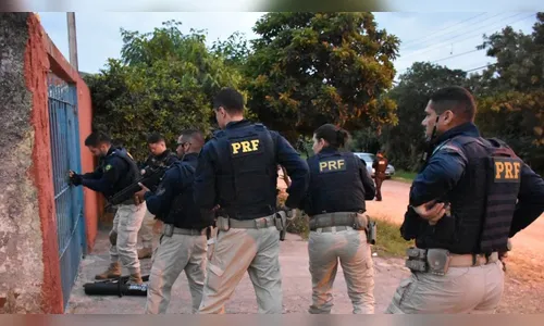 Em ação conjunta, PRF e Polícia Civil prendem assaltantes em Curitiba; veja vídeo