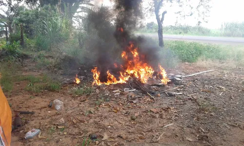 Após atear fogo em lixo, homem é advertido pela GM, em Arapongas