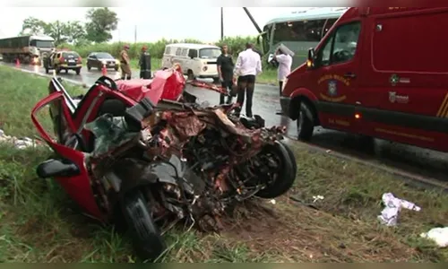 Acidente entre ônibus e carro na PR-218 provoca a morte de um motorista