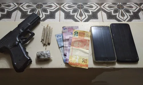 Dois jovens são detidos suspeitos de tráfico de drogas em Faxinal