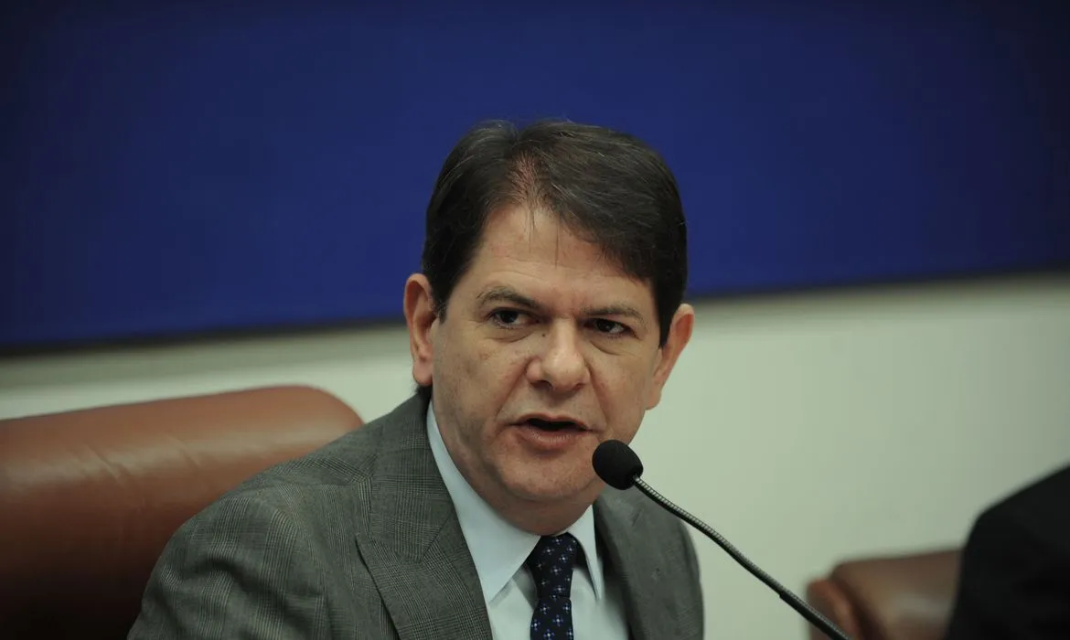 Senador Cid Gomes recebe alta da UTI