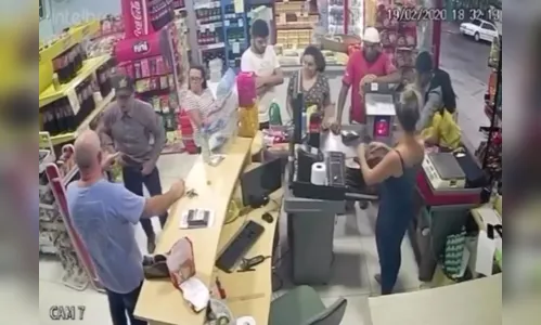 Câmeras de segurança registram assalto em Novo Itacolomi; assista