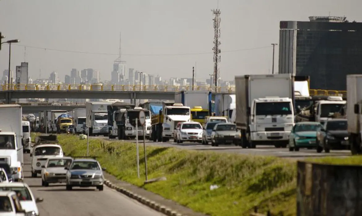 Rodovias de São Paulo receberão 2,4 milhões de veículos no carnaval