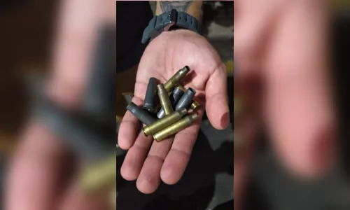 
							Quadrilha troca tiros com a PM durante assalto a banco em Telêmaco Borba; veja vídeo 
						
						