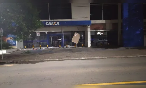 Quadrilha troca tiros com a PM durante assalto a banco em Telêmaco Borba; veja vídeo 