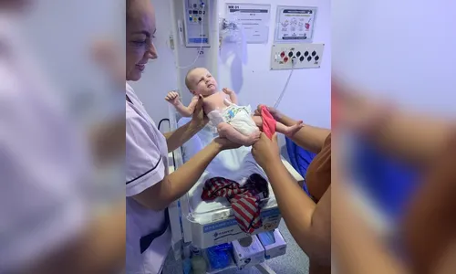 Mãe descobre o sexo de bebê dois meses após o nascimento