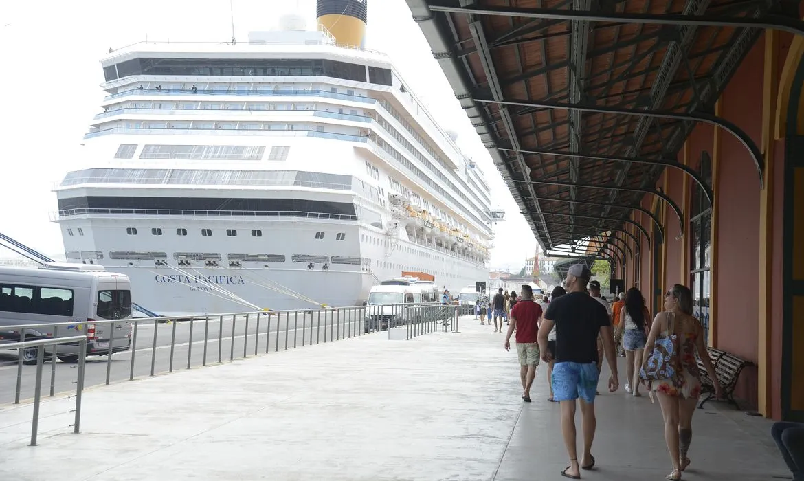 Carnaval do Rio atrai turistas de navios