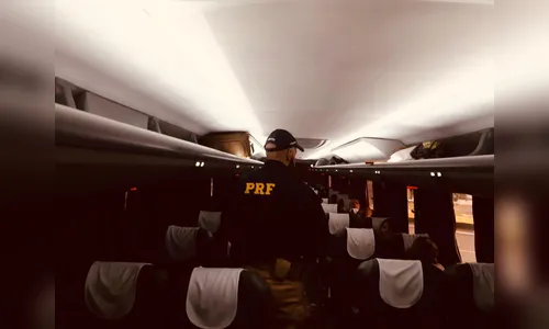 PRF realiza ação educativa em transporte coletivo 