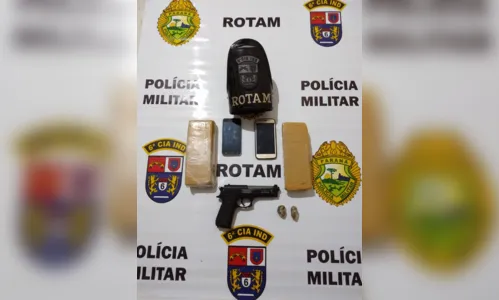 
							PM prende  suspeitos de tráfico de drogas e mais de 1,5 quilos de maconha na região
						
						