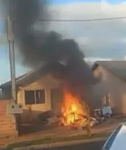 Populares ateiam fogo na casa do suspeito de atirar e matar criança, em Apucarana 