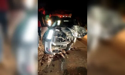 Colisão entre veículo e colheitadeira deixa três feridos em Faxinal 