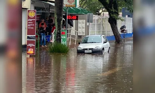 
							Chuva intensa alaga a rua da UPA nesta quarta (26), em Apucarana; assista ao vídeo
						
						