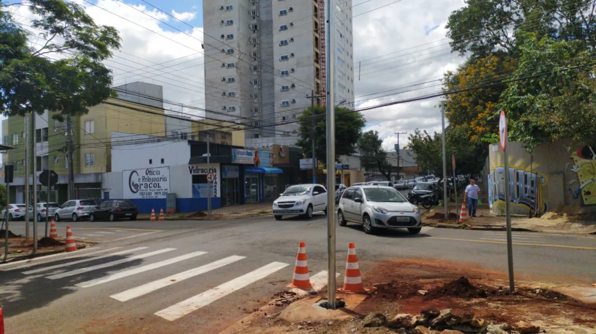 Prefeitura instala novos semáforos em cruzamentos de Apucarana