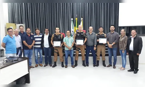 Câmara de Apucarana entrega Moção de Aplausos a policiais militares