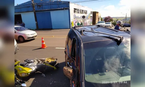 
							Acidente na Avenida Minas Gerais em Apucarana provoca ferimentos em motociclista 
						
						