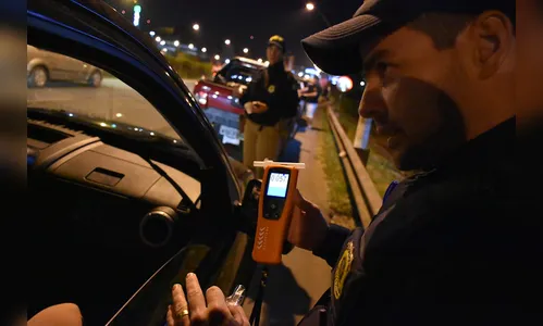 PRF flagra um motorista bêbado por hora durante o Carnaval no Paraná