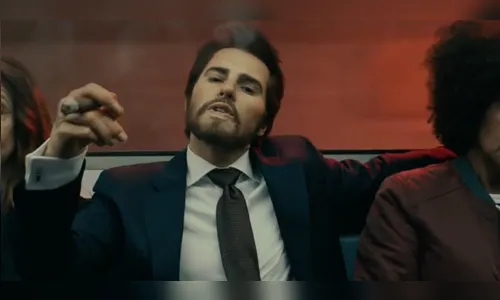 Taylor Swift se transforma em homem no clipe de “The Man”; confira