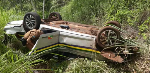 Dupla rouba carro em Ivaiporã e capota durante a fuga