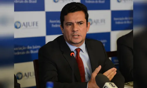 Moro anuncia leilão de 612 imóveis confiscados do tráfico