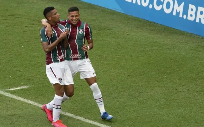 Fluminense sai atrás, mas vira e goleia o Madureira pela Taça Rio