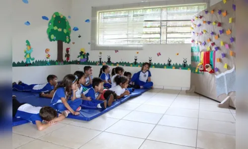 Teatro de fantoche alerta crianças sobre cuidados com a dengue, em Ivaiporã