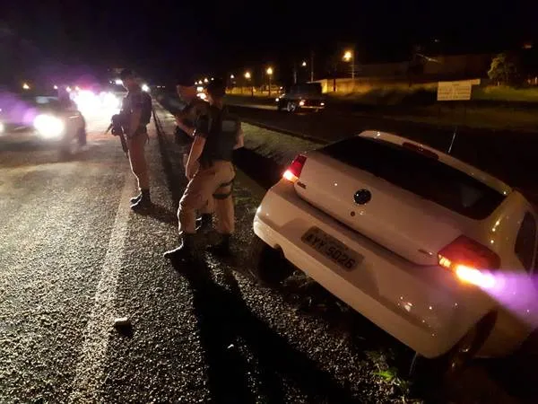 Soja na pista causa acidente com três veículos na BR-369