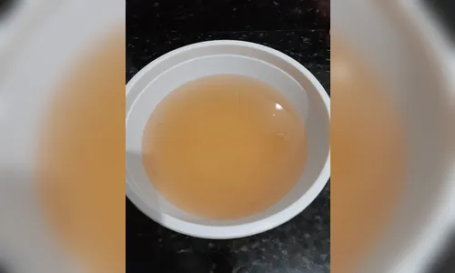 Cor da água preocupa moradores de São João do Ivaí