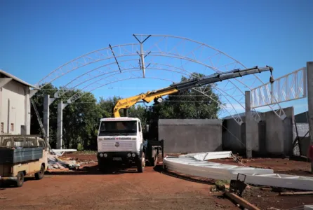 Seodur deu início às instalações da cobertura da ala central da Feira da Lua, em Arapongas. Foto: Divulgação