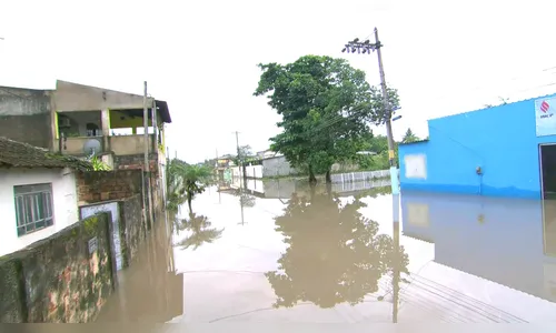 Moradores de Seropédica denunciam roubos nas casas alagadas