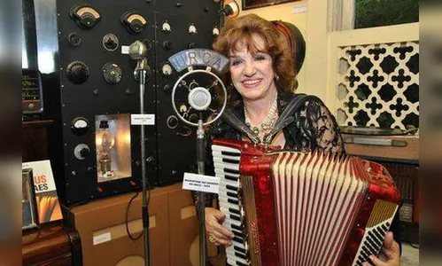 Morre cantora Adelaide Chiozzo, que deu voz a 'Beijinho doce'