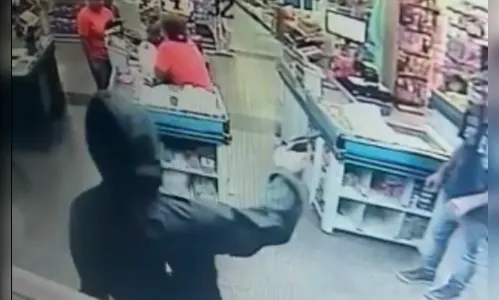 Ladrões armados invadem mais um mercado em Apucarana; assista 