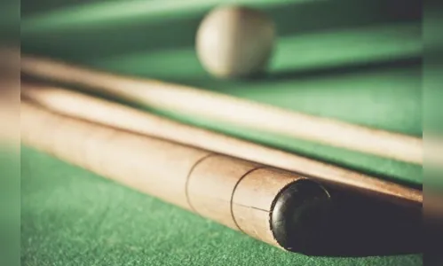 Dono de bar nega fiado e é agredido com taco de sinuca